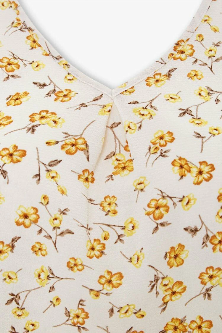 Plus Size Floral Top - Image 4