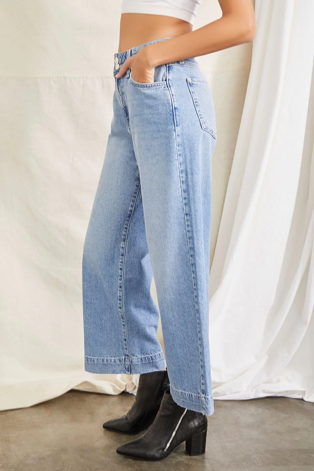 Wide-Leg High-Rise Jeans - Image 3