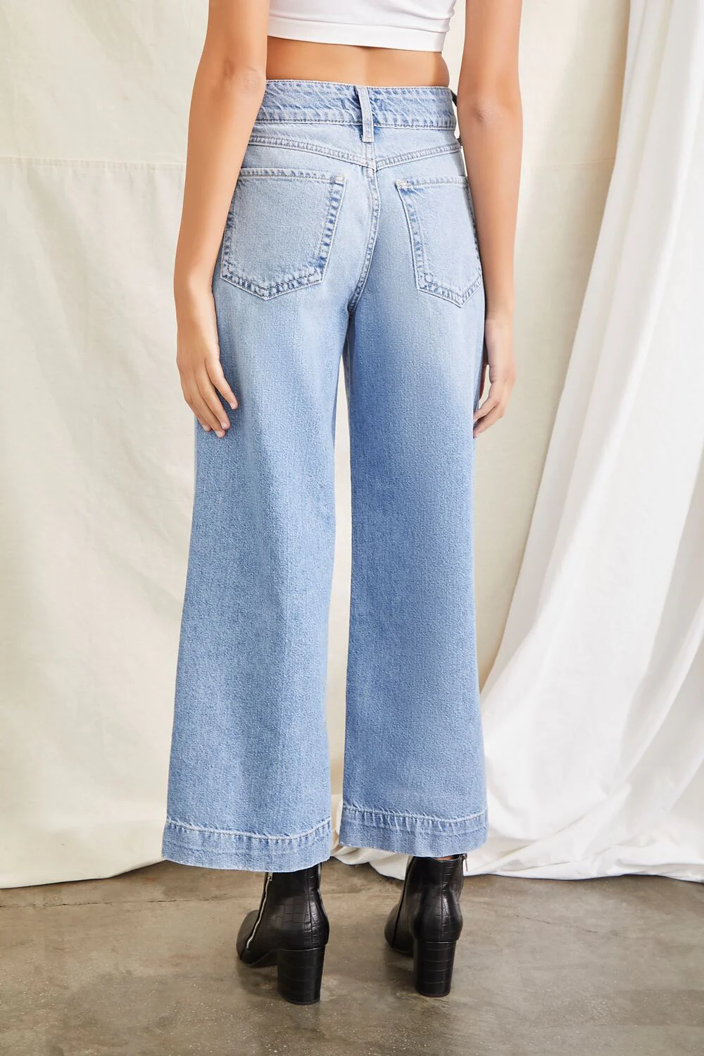 Wide-Leg High-Rise Jeans - Image 4