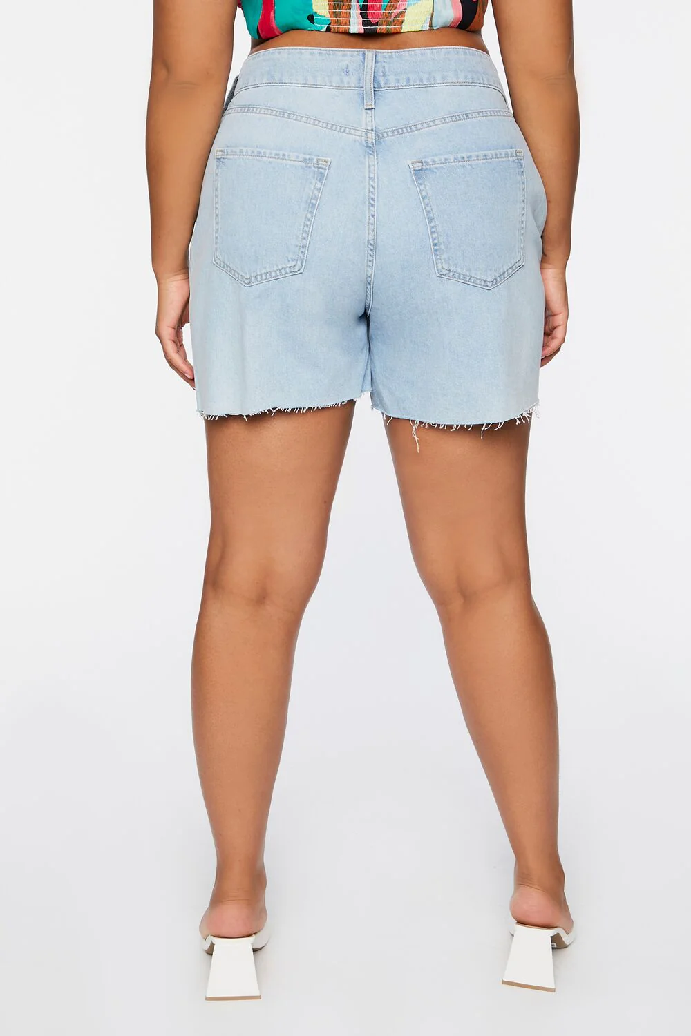 Plus Size Frayed Denim Shorts - Image 3