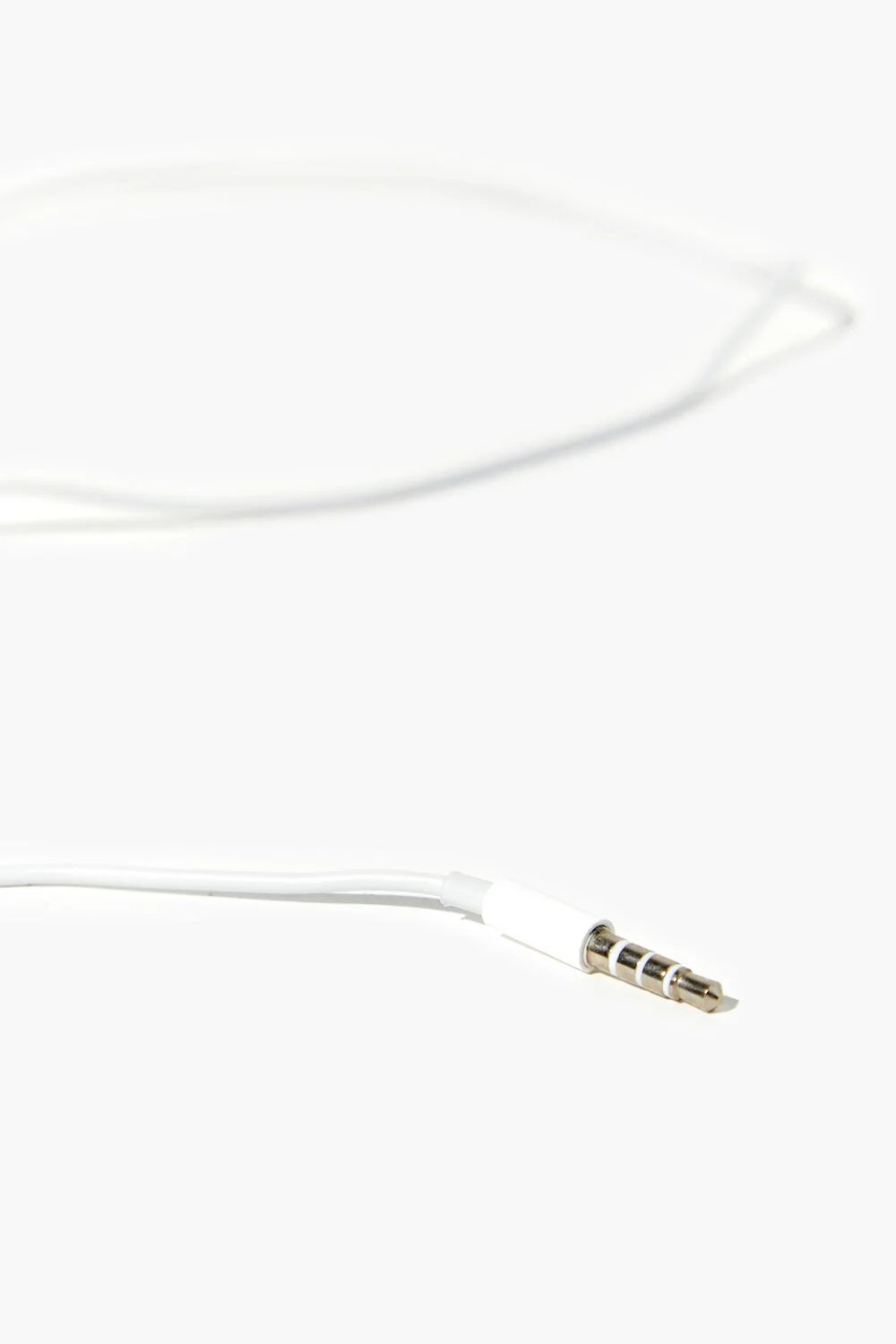 Metallic Wired Earphones - Image 3