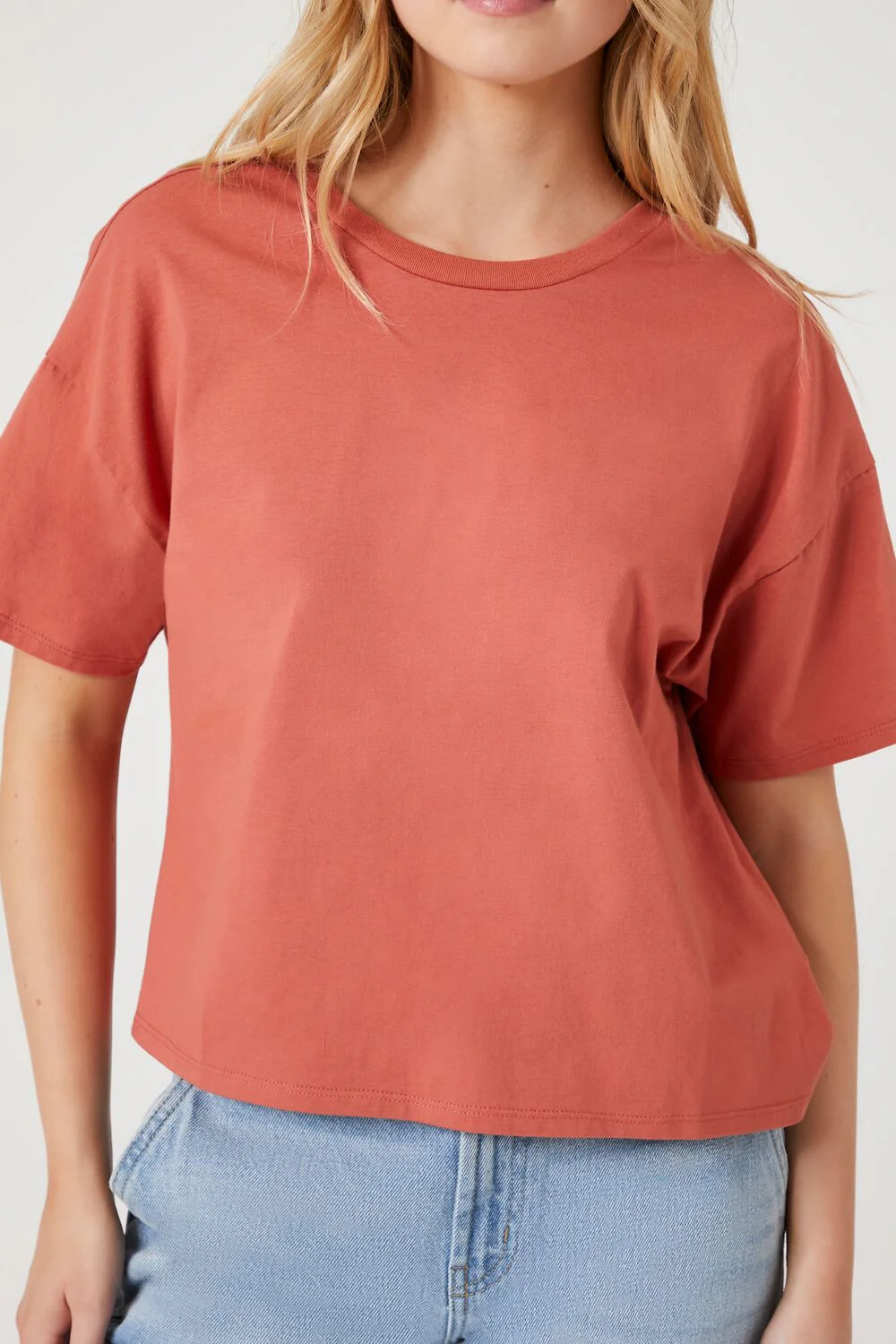 Twist-Back Cropped Tee - Image 10