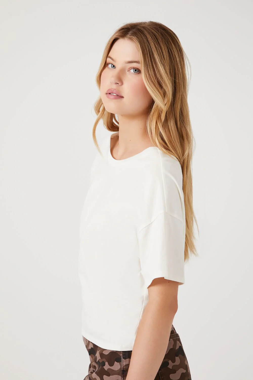 Twist-Back Cropped Tee - Image 2