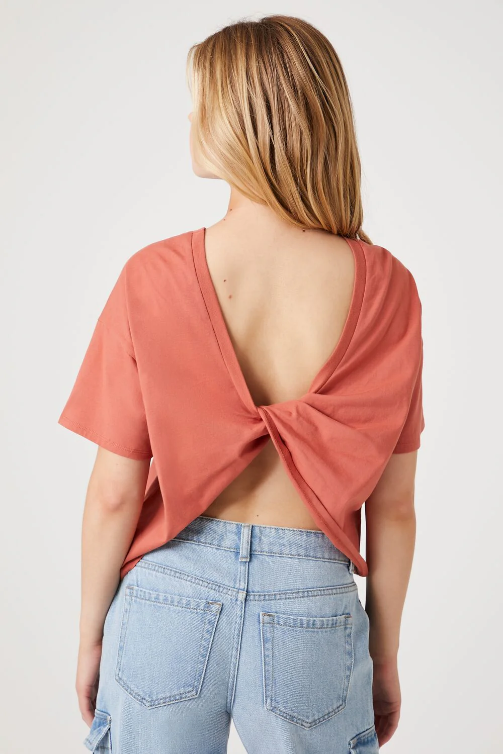 Twist-Back Cropped Tee - Image 8