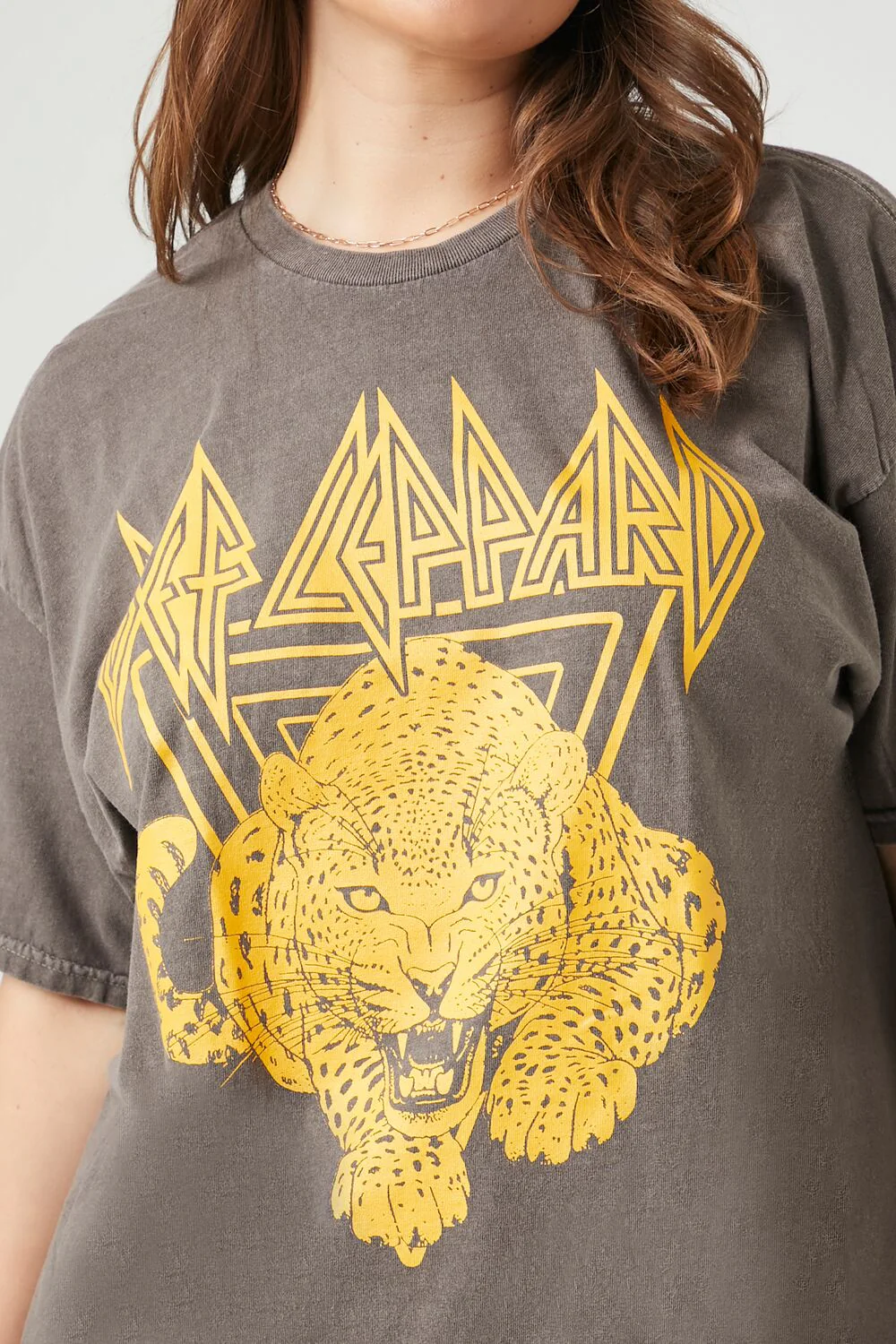 Plus Size Def Leppard Graphic Tee - Image 5