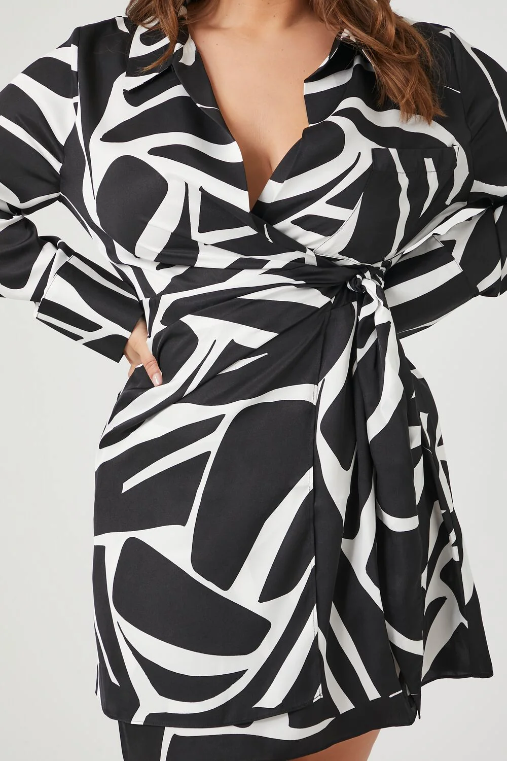 Plus Size Abstract Print Mini Wrap Dress - Image 5