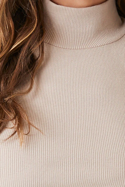 Ribbed Knit Turtleneck Crop Top - Image 5