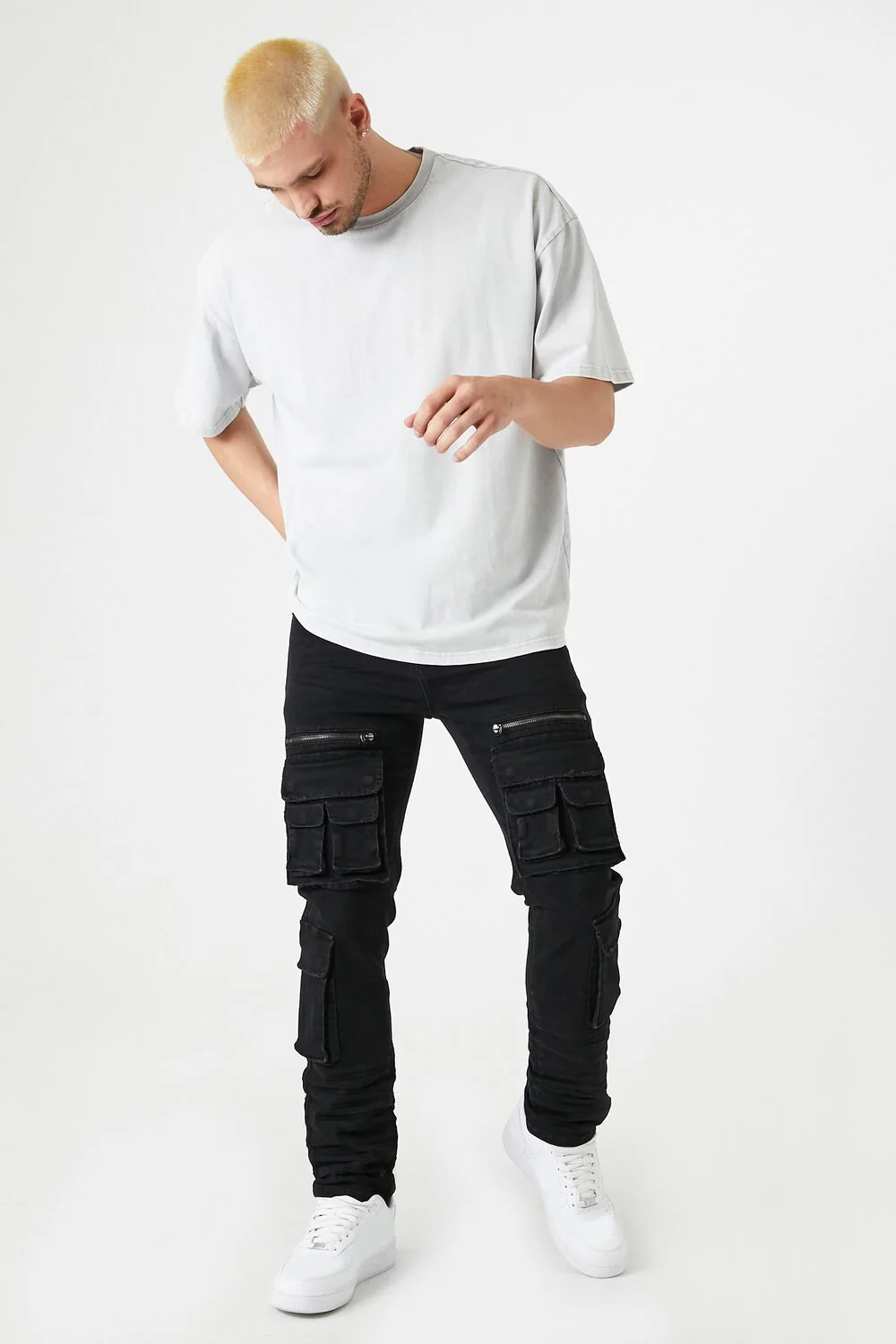 Mid-Rise Slim-Fit Cargo Jeans - Image 5