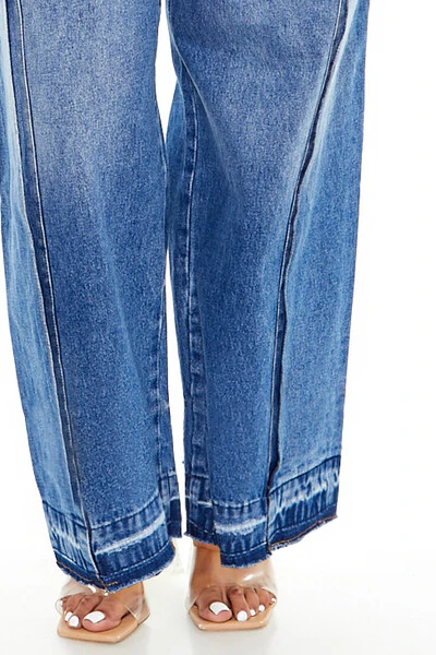 Plus Size Wide-Leg Cargo Jeans - Image 5