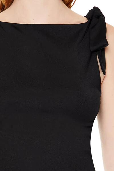 Sleeveless Tie-Strap Crop Top - Image 3
