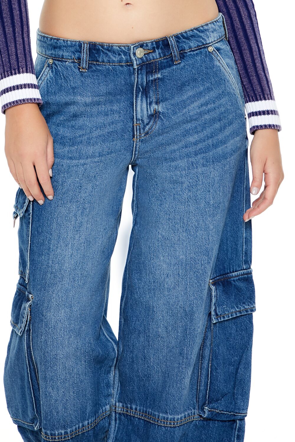 Low-Rise Wide-Leg Cargo Jeans - Image 5