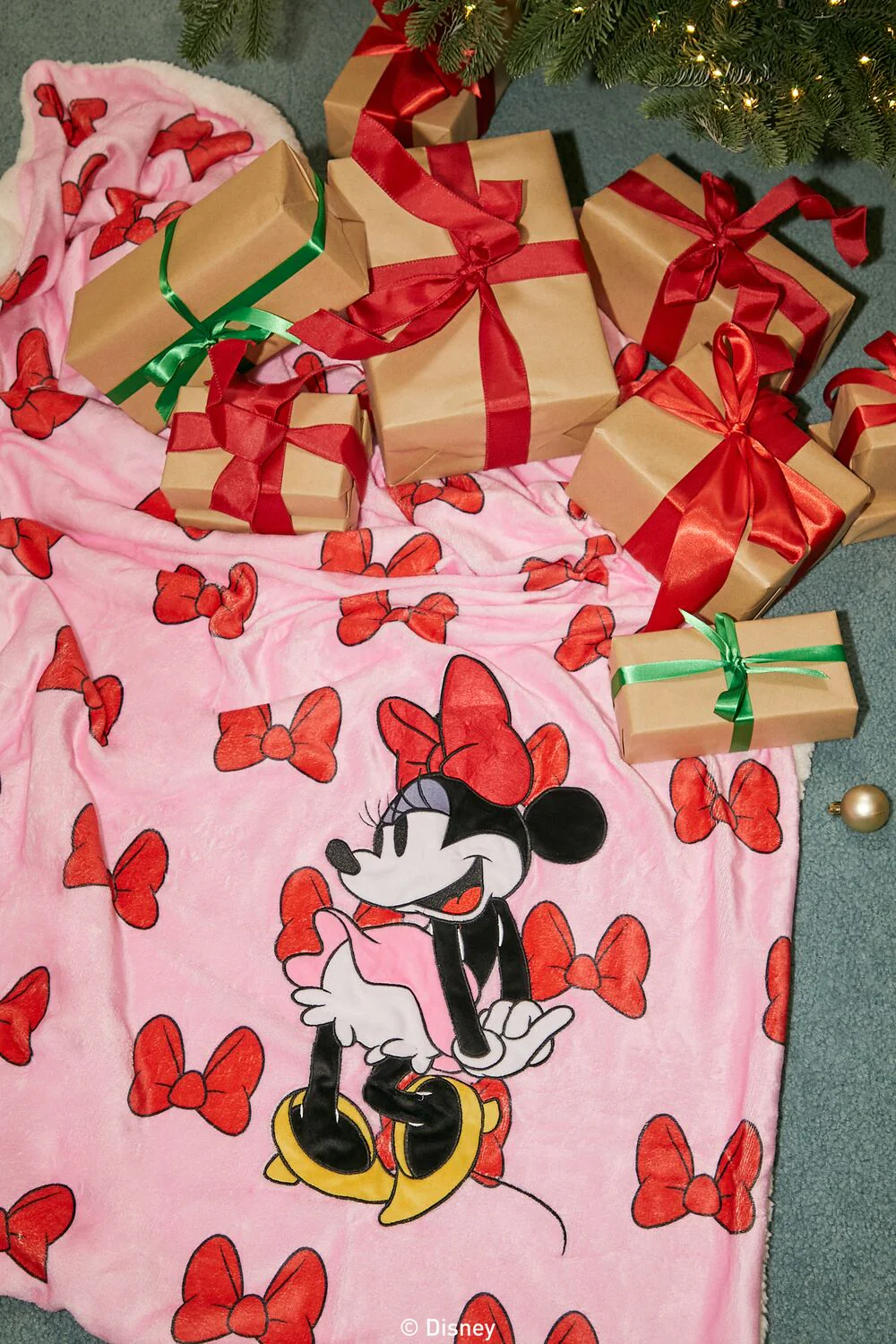 Disney Minnie Mouse Plush Throw Blanket - Image 6