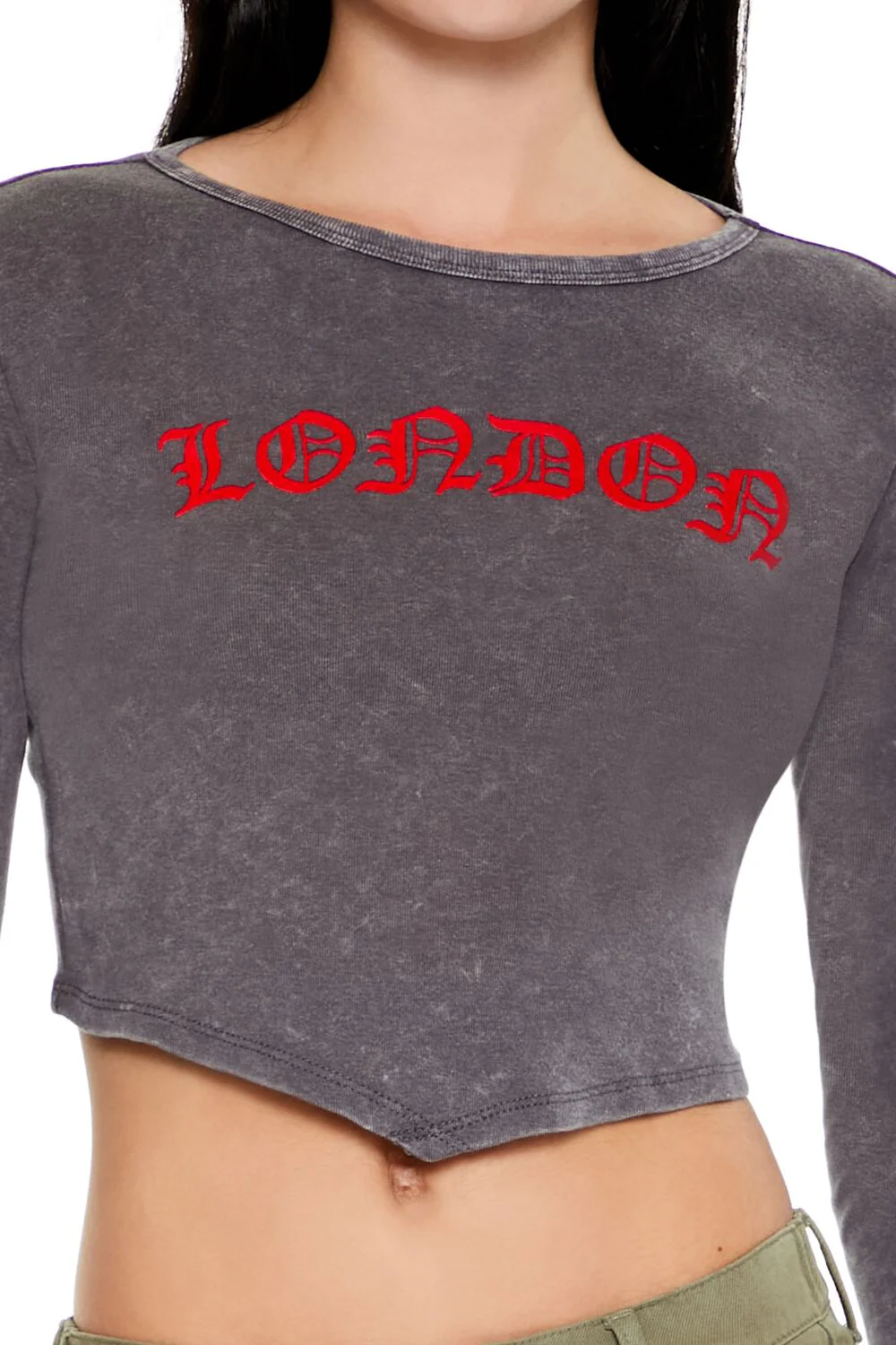 London V-Cut Cropped Tee - Image 3