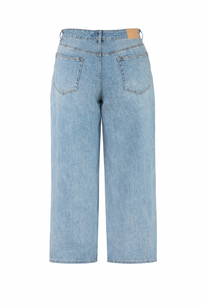 Plus Size Distressed Wide-Leg Jeans - Image 4