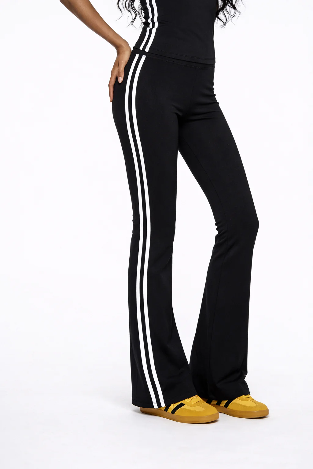 SPORTY CHIC FLARE PANT WITH STRIPES - Image 4