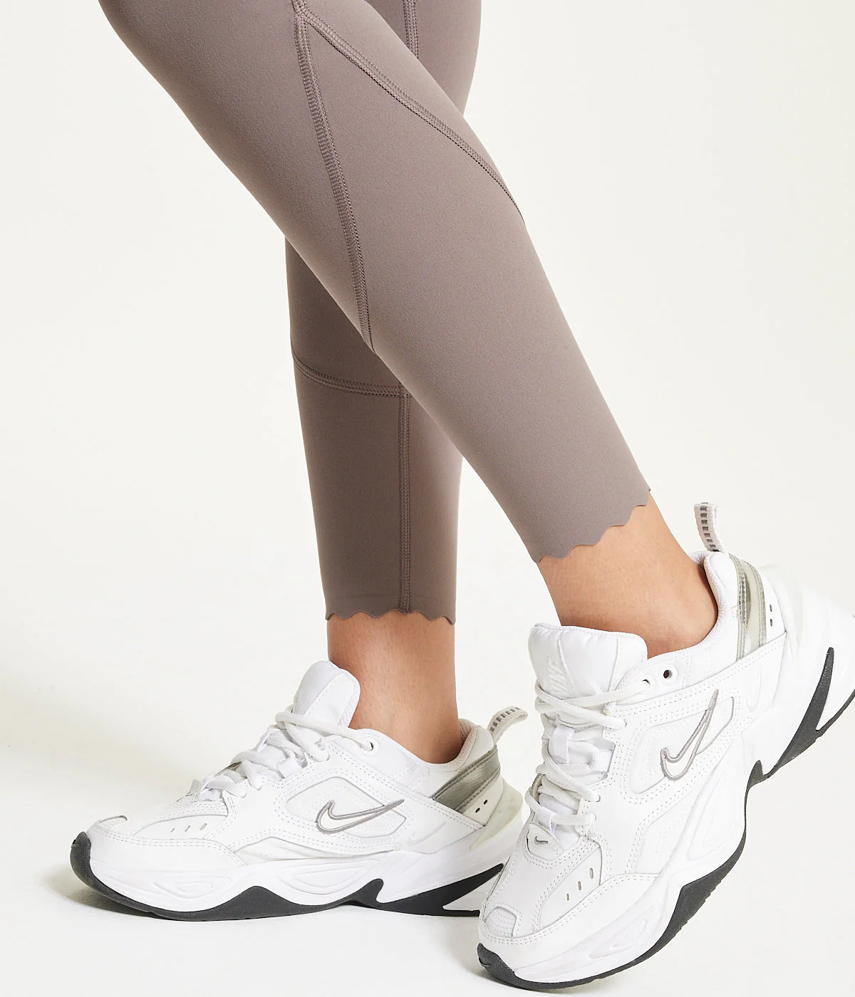 Core Scallop Hem Legging - Image 4